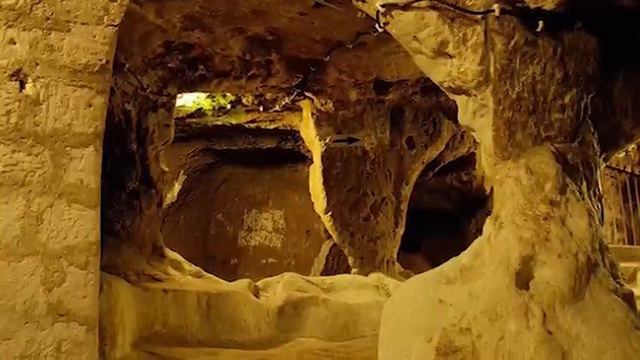 A man finds an ancient city underground when he demolished a wall in front of his house смотреть онлайн