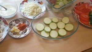 Кабачки запеченные в духовке с куриным филе помидорами и сыром