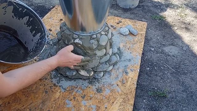 Цветочный садовый горшок. Из цемента и камней. Своими руками. 12+