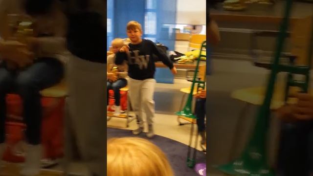 Dax xör en dålig music med groupen смотреть онлайн