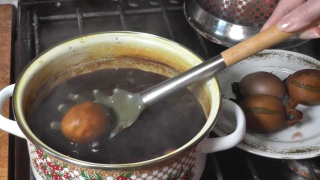 Эксперимент на пасху! ? ПРОБУЕМ КРАСКУ НА ЯЙЦАХ И ТКАНИ смотреть онлайн