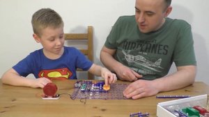 Электрический конструктор Опыты с электричеством Уроки физики от Макса Видео для детей