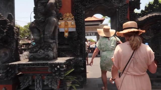 Жизнь на Бали ? ??♂️ ? Цены в магазинах / Храм в океане / Дикие пляжи смотреть онлайн