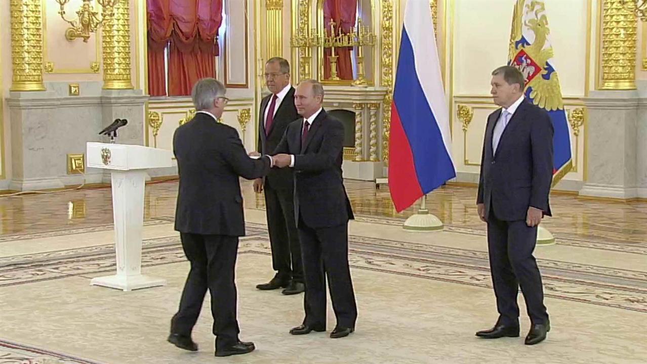 В Александровском зале Кремля Владимир Путин принял верительные грамоты новых послов 20 стран
