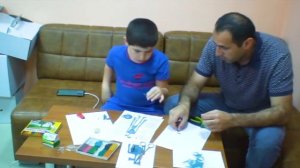 Лепим Сиреноголового из пластилина.