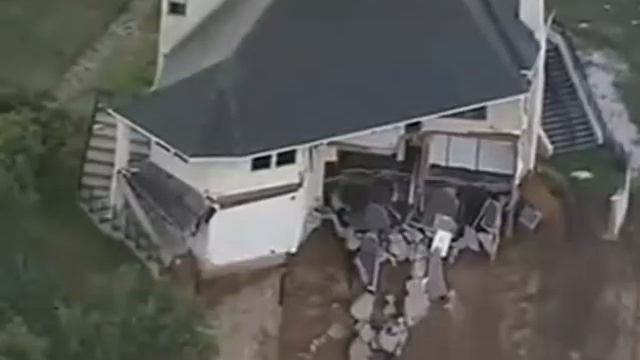 House hovered onedge of 22-meter cliff in Texas, USA Дом завис на краю обрыва смотреть онлайн