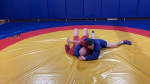 #42 САМБО ЧЕМПИОНЫ СССР Удушающий ТРЕУГОЛЬНИК РУКАМИ. Перевороты на удержания сбоку, поперек. Sambi.