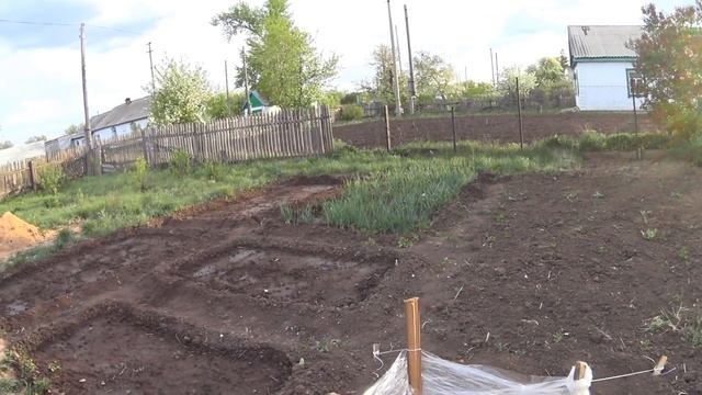 ВЫСАДКА ЦВЕТОВ В КЛУМБЫ В ДЕРЕВНЕ, АХ КАКАЯ КРАСОТА!!! смотреть онлайн