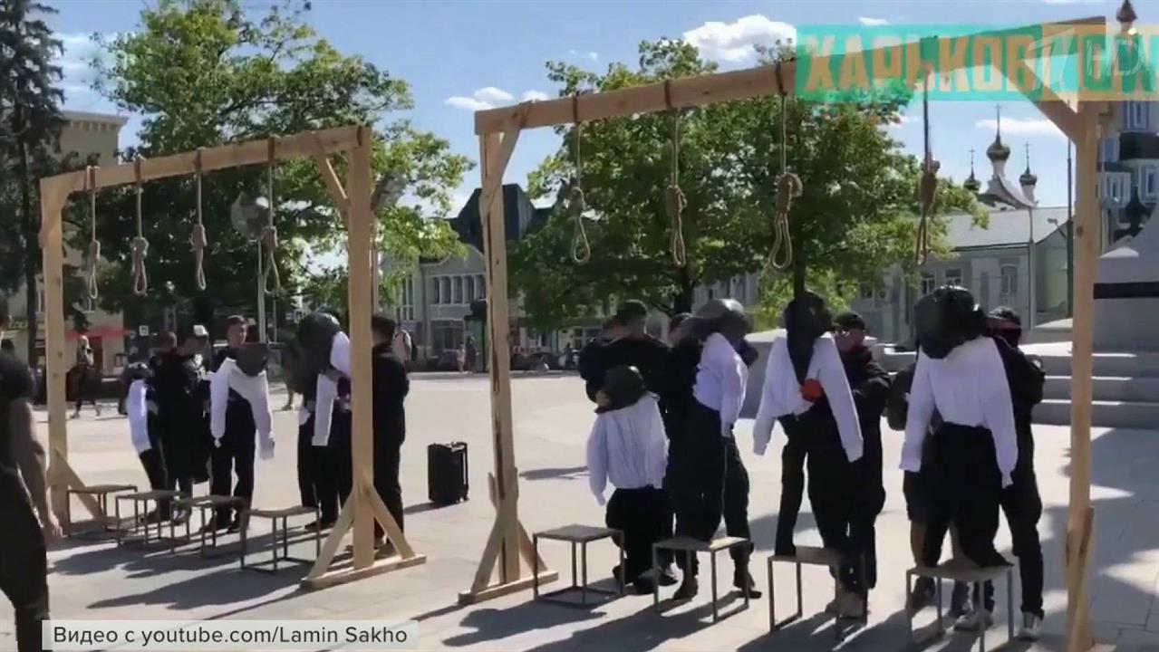 В Харькове националисты устроили импровизированные виселицы