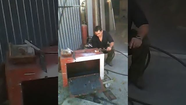 Буржуйка из Сейфа смотреть онлайн