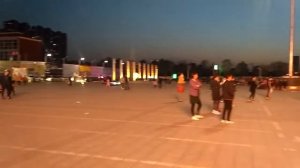 Танцы на площади  Китае
