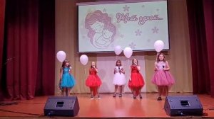 Вокальный ансамбль "Радуга" песня "Мамина улыбка" преподаватель Лаврова Н.С