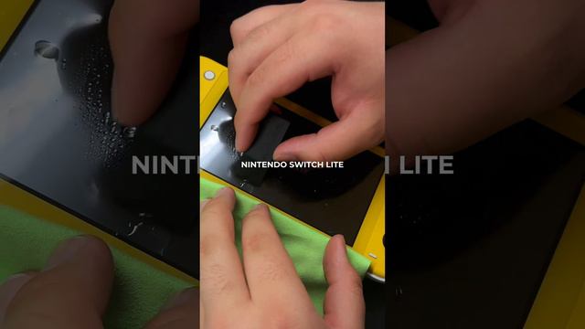 Установили защитную пленку на экран Nintendo Switch Lite