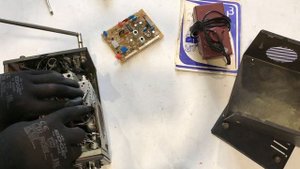 Что Внутри Редкого Переносного Телевизора Алтай МТ-401Д!