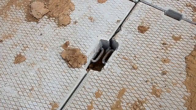 Ошлань укрывают дорожными плитами смотреть онлайн