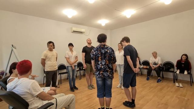 Расстановки по Хеллингеру у Никиты Дмитриева. Что это такое, как проходит практика и для чего нужна