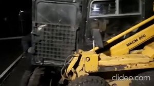 Мини-погрузчик МКСМ-800. Демонстрация светового освещения, оборудования и запуск двигателя.