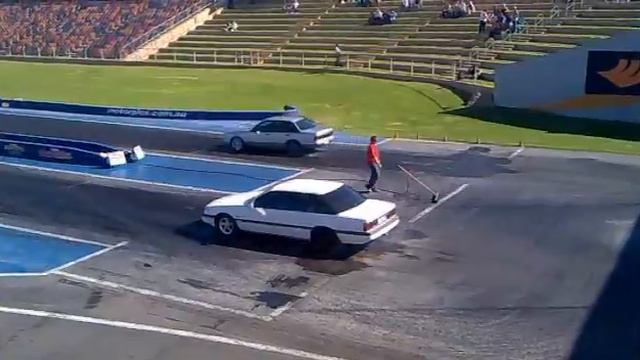 NC 5L Ford Fairlane Ghia @ Ford vs Holden 24/04/2010 смотреть онлайн