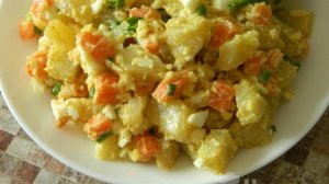 Вкусный салат с овощами и яйцом