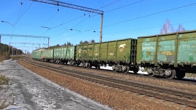 Встреча ЭС2Г-006 "Ласточки" с ВЛ11.8-636 Б/637 с грузовым поездом смотреть онлайн