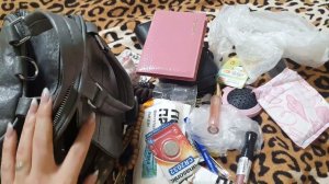 Что хранится в женской сумочке???? И почему она такая тяжёлая? what's in my bag?