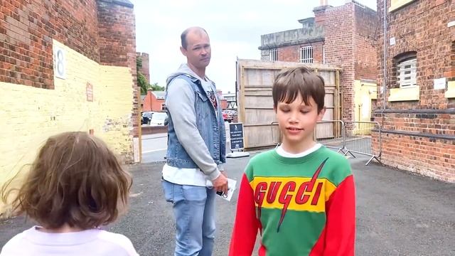 ВЛОГ в Тюрьму-музей от Макс и Катя смотреть онлайн