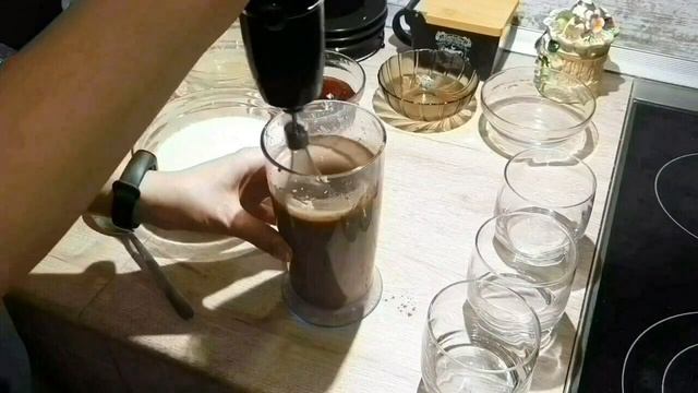 Десерт из ряженки с клубничным джемом и какао за 5 минут.?