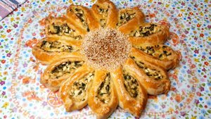 Пирог с творогом, сыром и зеленью. Нежное тесто на сметане.