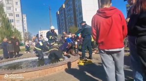 бобруйск 10.05.21 у девочки застряла нога в фонтане