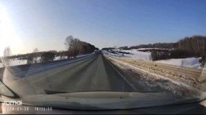 Водители – беспредельщики: очередная фура едва не спровоцировала ДТП на кузбасской трассе.