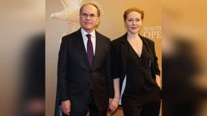 После 35 лет брака вышел в свет с вдовой Панина - Натальей Рогожкиной. Алексей Гуськов