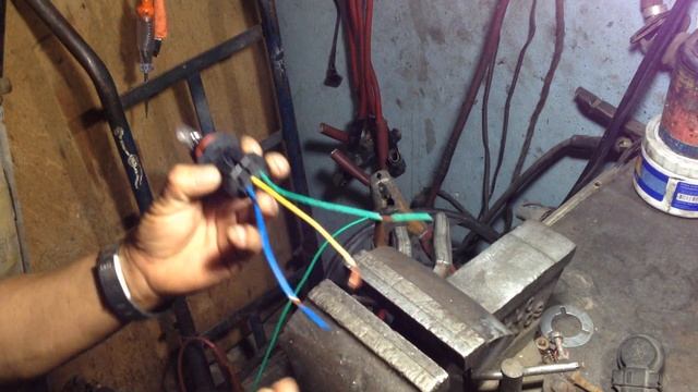 CONECTANDO FOCOS 9004 Y 9007. смотреть онлайн