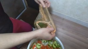 Салат из пекинской капусты огурца и помидора !