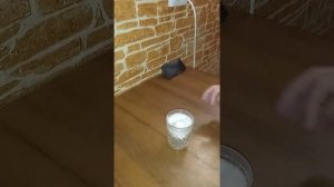 Что будет если яйцо положить в уксус?!Уксус+сырое яйцо...Что сделал уксус с яйцом...гениально....