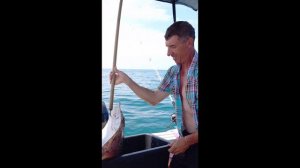 Ребенок плакал, когда увидел это чудище.