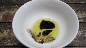 Салат из капусты с яйцом и помидором