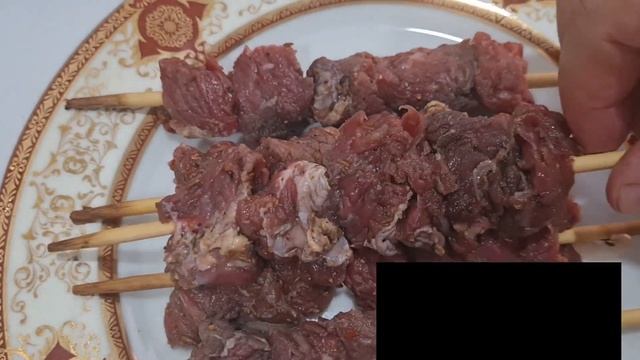 шашлык в сковороде в домашних условиях. Shish kebab on a frying pan #шашлык #шашлыкдома #skewers