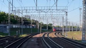 На станции Красный Строитель. Тепловоз 2ТЭ25К-0015 «Пересвет», зелёный электровоз ВЛ10у-920