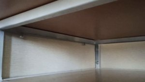 Самодельный недорогой подвесной компьютерный стол.