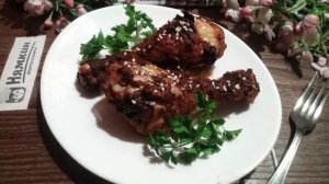 Запечённые куриные голени в микроволновке