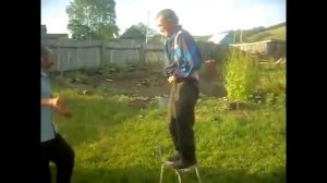 Весело в деревне.