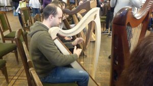 Виртуозная игра на арфе