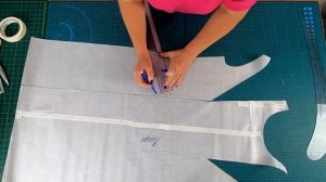 Деловое платья с ярким акцентом. Моделирование и раскрой модного офисного платья.mp4