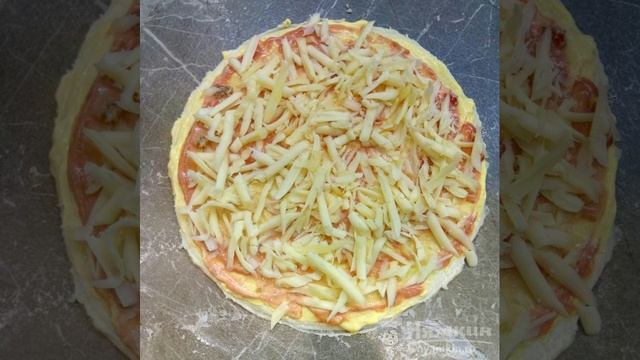 Сырная мини-пицца из готового теста