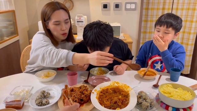 가족먹방 | 닭발과 국물닭발 먹방 mukbang 계란찜과 날치알주먹밥도 빠질 수 없죠?