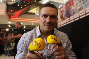 Усик начал готовиться к бою против Фьюри.