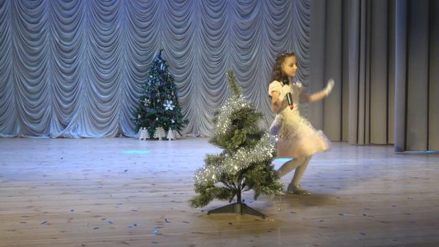 песня маленькая елочка смотреть онлайн