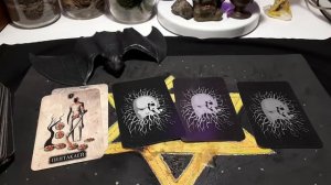 ГАДАНИЕ НА ТАРО.  ЛЮБИТ ЛИ ОН ВАС СЕЙЧАС