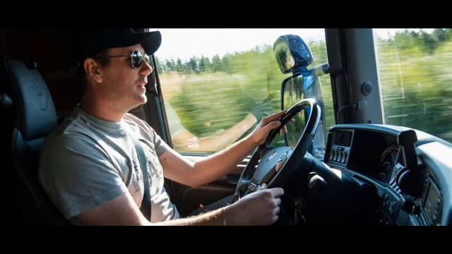 "У дальнобойщиков нелегкая работа" Сл. и муз. Г. Масловой (Самара, Россия). смотреть онлайн