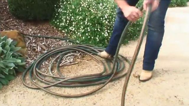 How to Roll Up a Garden Hose смотреть онлайн